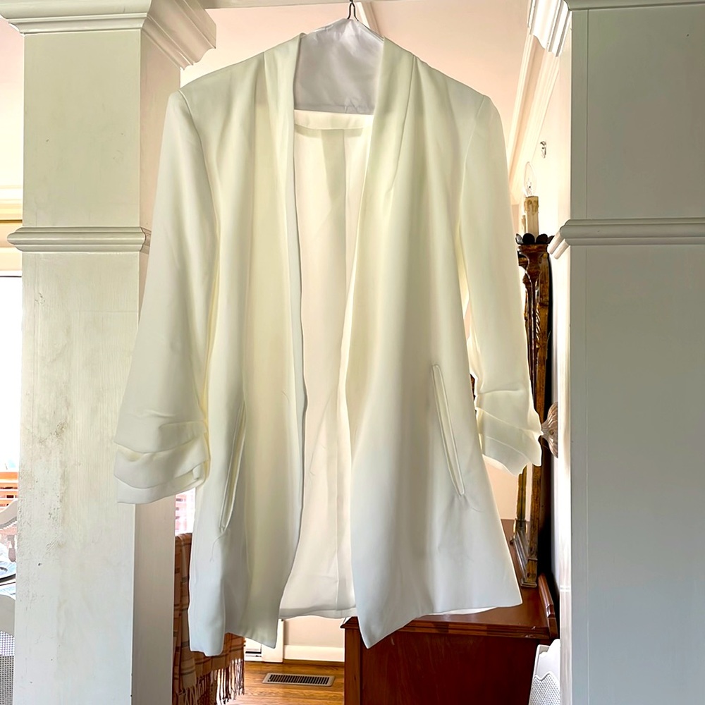 Women’s white blazer with ruched sleeves